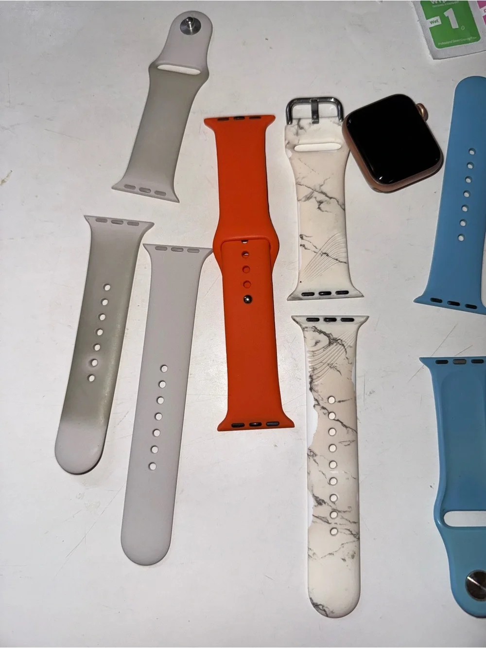 Apple Watch SE 40mm Rose Gold with Accessories